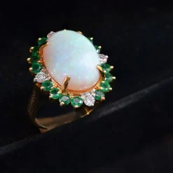 Bague opale émeraudes diamants