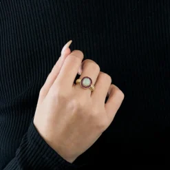 Bague opale or jaune et calibrés rubis