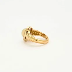 Bague opale or jaune et calibrés rubis
