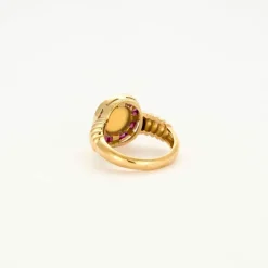 Bague opale or jaune et calibrés rubis
