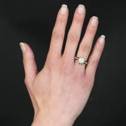Bague opale ronde diamants or blanc