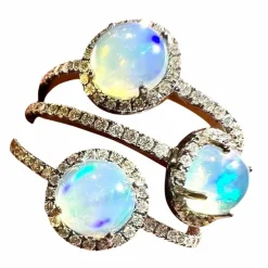 Bague opales et diamants en or jaune 18 Carat