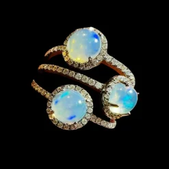 Bague opales et diamants en or jaune 18 Carat