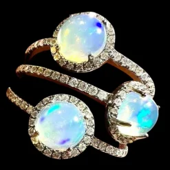 Bague opales et diamants en or jaune 18 Carat