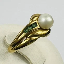 Bague Or avec Perle de Culture et Emeraude