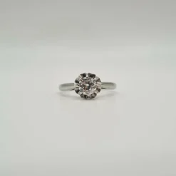 Bague or blanc 18 carats sertie d'un diamant
