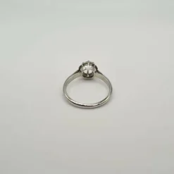 Bague or blanc 18 carats sertie d'un diamant