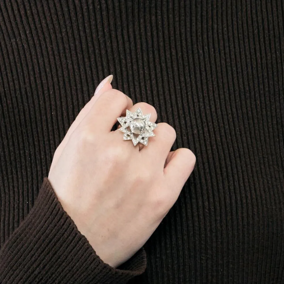Bague or blanc à motif étoilé et diamants