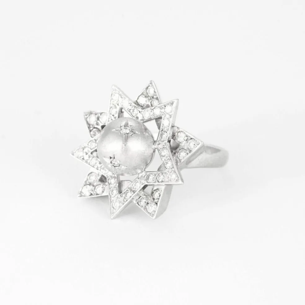 Bague or blanc à motif étoilé et diamants