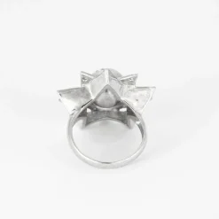 Bague or blanc à motif étoilé et diamants