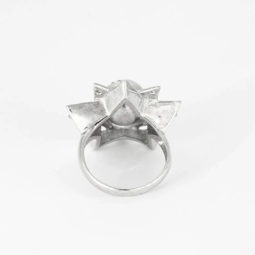 Bague or blanc à motif étoilé et diamants