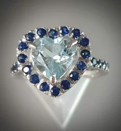 Bague or blanc aigue-marine entourage saphirs