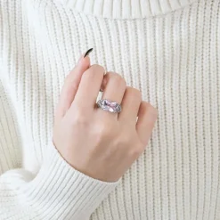 BAGUE OR BLANC, AMÉTHYSTE ET DIAMANTS.