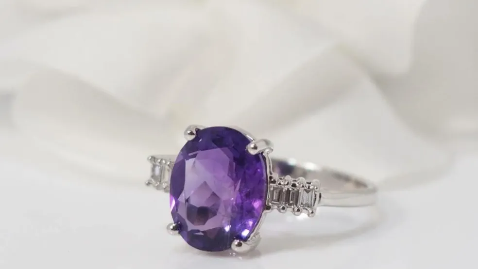 Bague or blanc améthyste et diamants