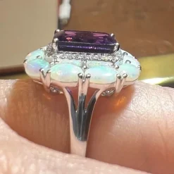 Bague or blanc améthyste opale