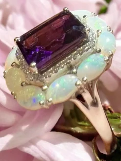 Bague or blanc améthyste opale