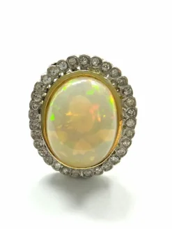 Bague or blanc argenté avec diamants et opale