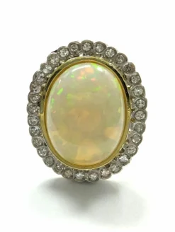 Bague or blanc argenté avec diamants et opale