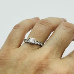 Bague or blanc avec diamant solitaire 0,50ct