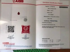 Bague or blanc avec diamants et rubis