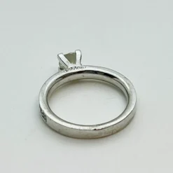 Bague or blanc avec diamant solitaire 0,50ct