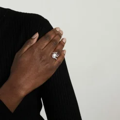 Bague or blanc avec diamants et rubis