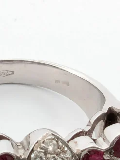 Bague or blanc avec rubis et diamants