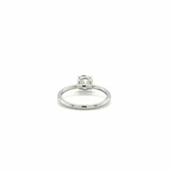 Bague or blanc avec un diamant