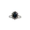 Bague or blanc carats sertie d'un saphir et de diamants naturels