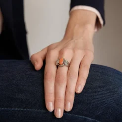 Bague or blanc, corail et diamants