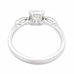 Bague or blanc, diamant 1,08 carat.