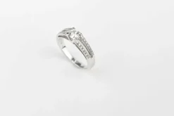 Bague or blanc diamants
