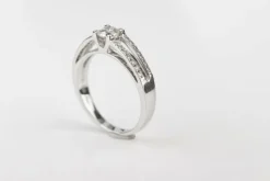 Bague or blanc diamants