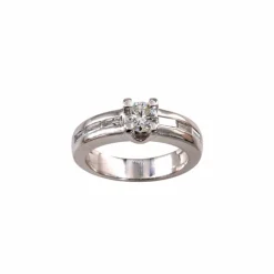 Bague or blanc diamants baguettes et diamant rond