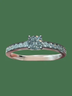 Bague or blanc diamants en pavage