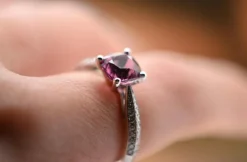 Bague Or Blanc Diamants et Saphir