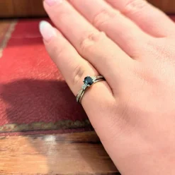 Bague or blanc diamants et saphir