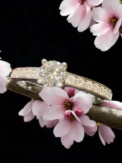 Bague or blanc diamants en pavage