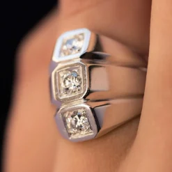 Bague or blanc diamants moderniste