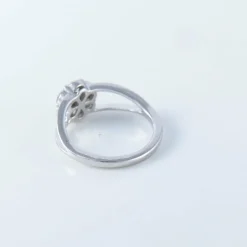 Bague or blanc diamants modèle marguerite