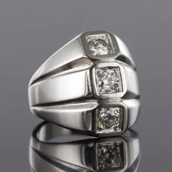 Bague or blanc diamants moderniste
