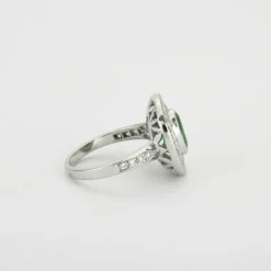 Bague or blanc, diamants, émeraude