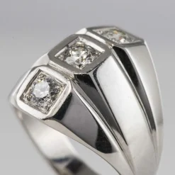 Bague or blanc diamants moderniste