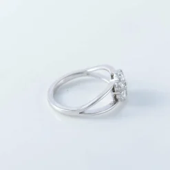 Bague or blanc diamants modèle marguerite