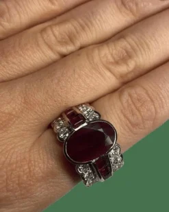 Bague or blanc, diamants, rubis