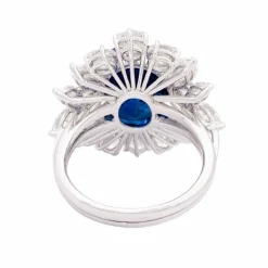Bague or blanc, diamants, saphir.