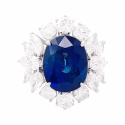 Bague or blanc, diamants, saphir.