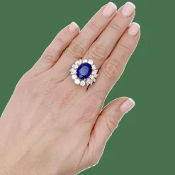 Bague or blanc, diamants, saphir.