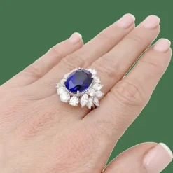 Bague or blanc, diamants, saphir.