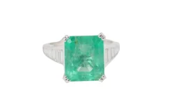 Bague or blanc, Emeraude 7cts de Colombie et diamants